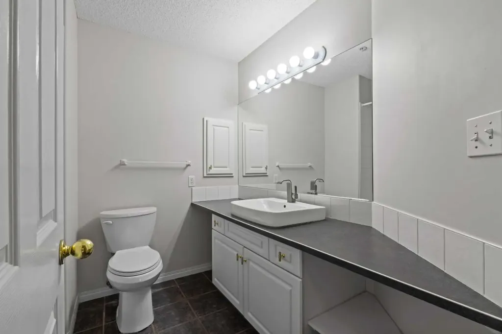 2419 Erlton Road SW Calgary AB T2S 3B8