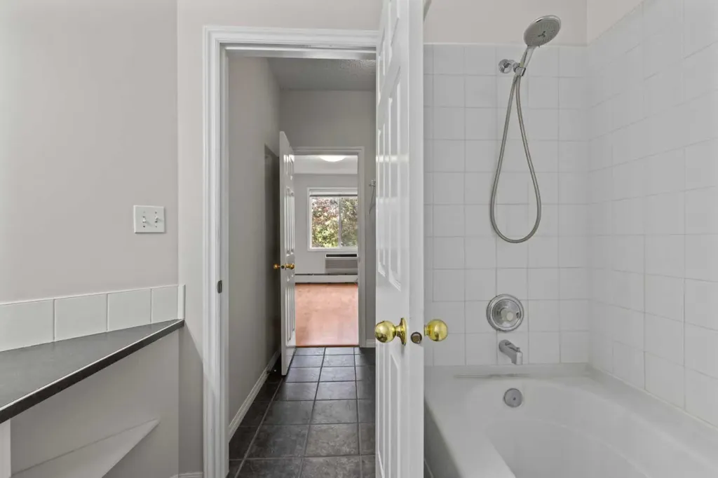 2419 Erlton Road SW Calgary AB T2S 3B8
