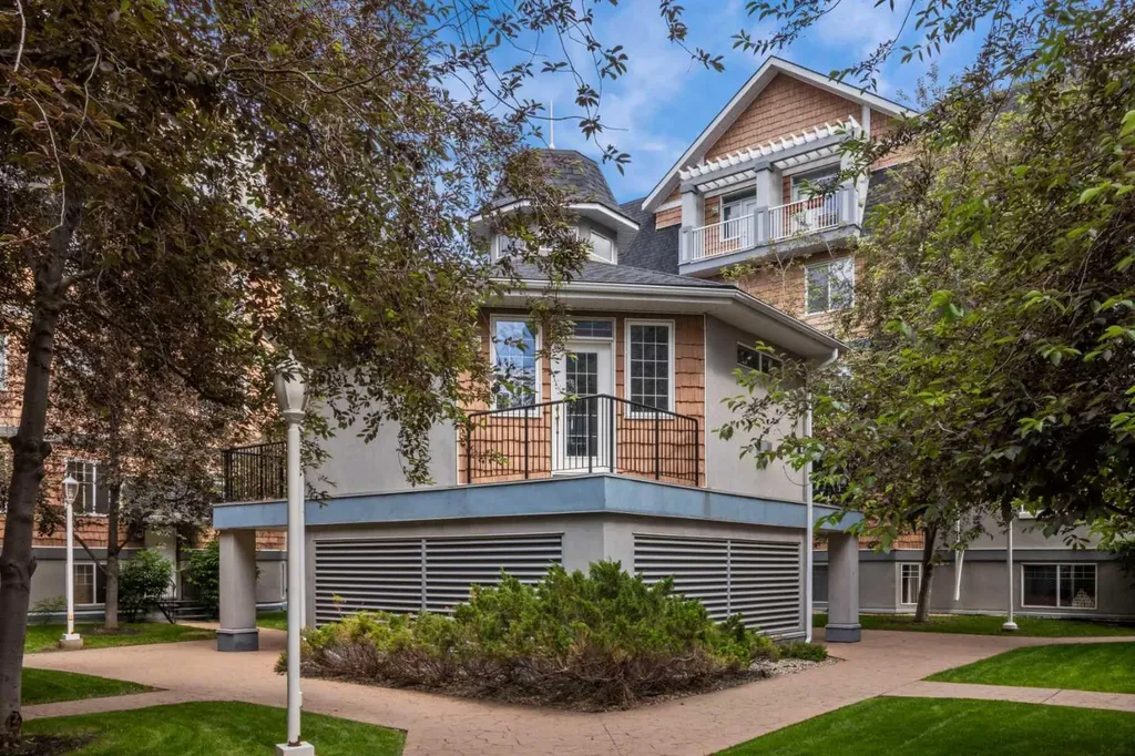 2419 Erlton Road SW Calgary AB T2S 3B8