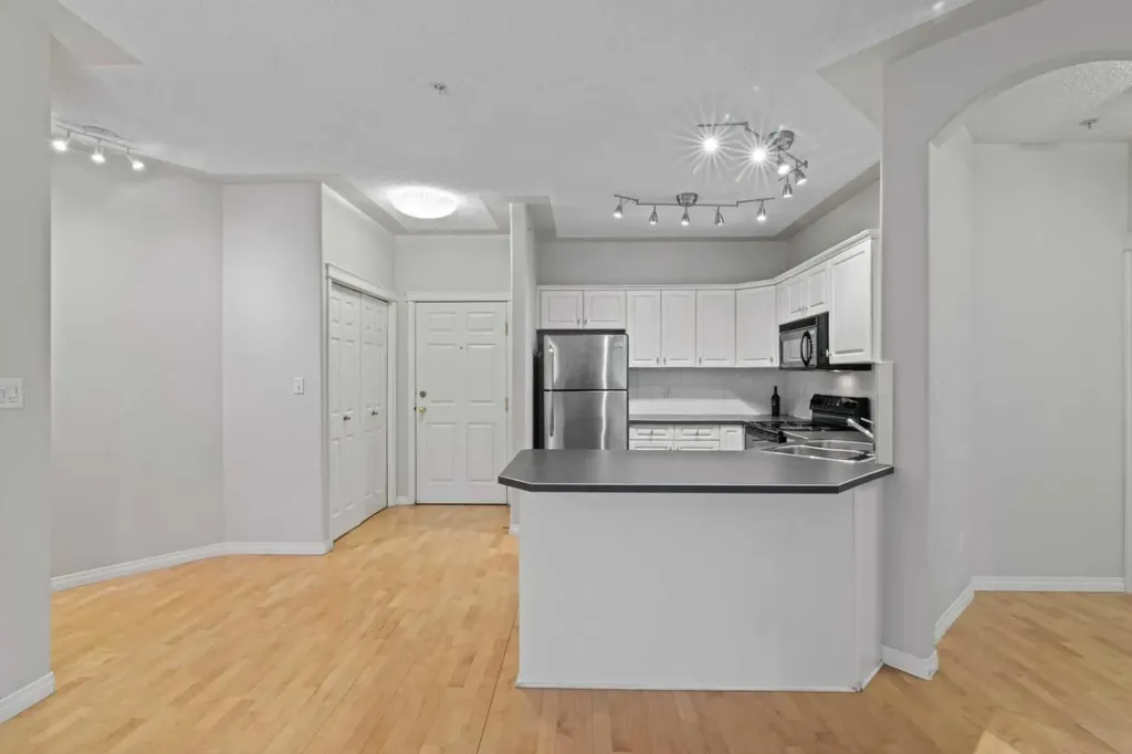 2419 Erlton Road SW Calgary AB T2S 3B8