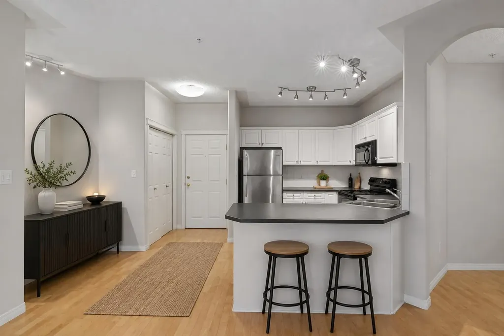2419 Erlton Road SW Calgary AB T2S 3B8