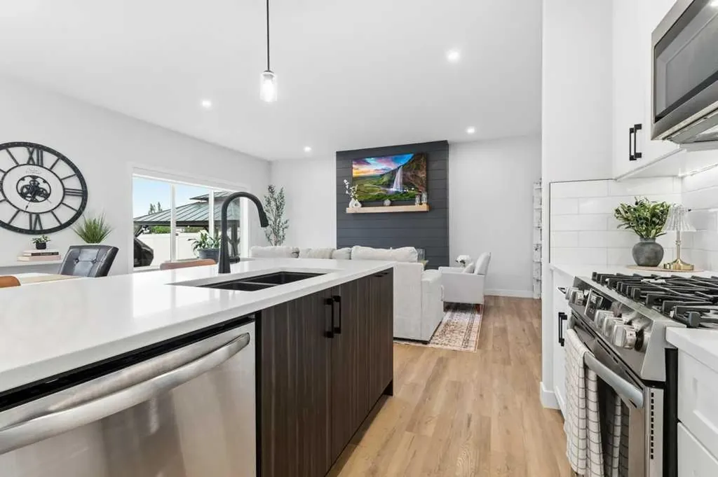 58 Bardwell Way Sylvan Lake AB T4S 0V4