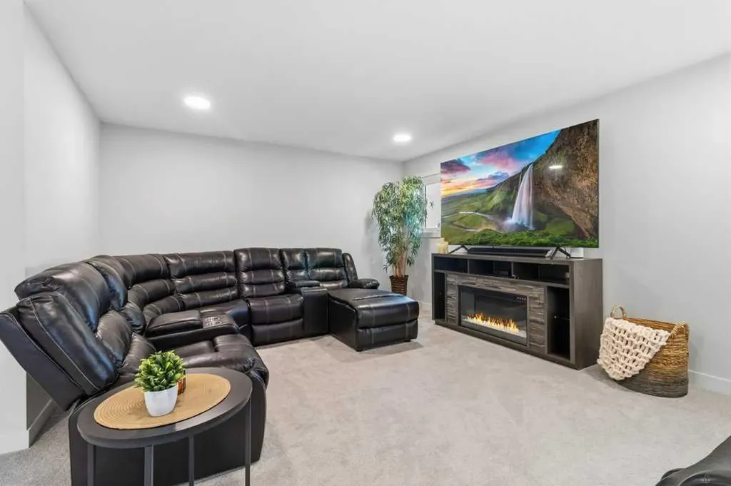 58 Bardwell Way Sylvan Lake AB T4S 0V4