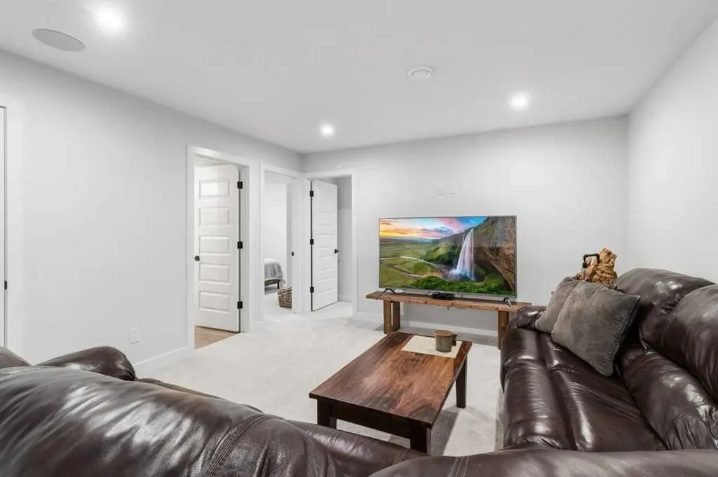58 Bardwell Way Sylvan Lake AB T4S 0V4