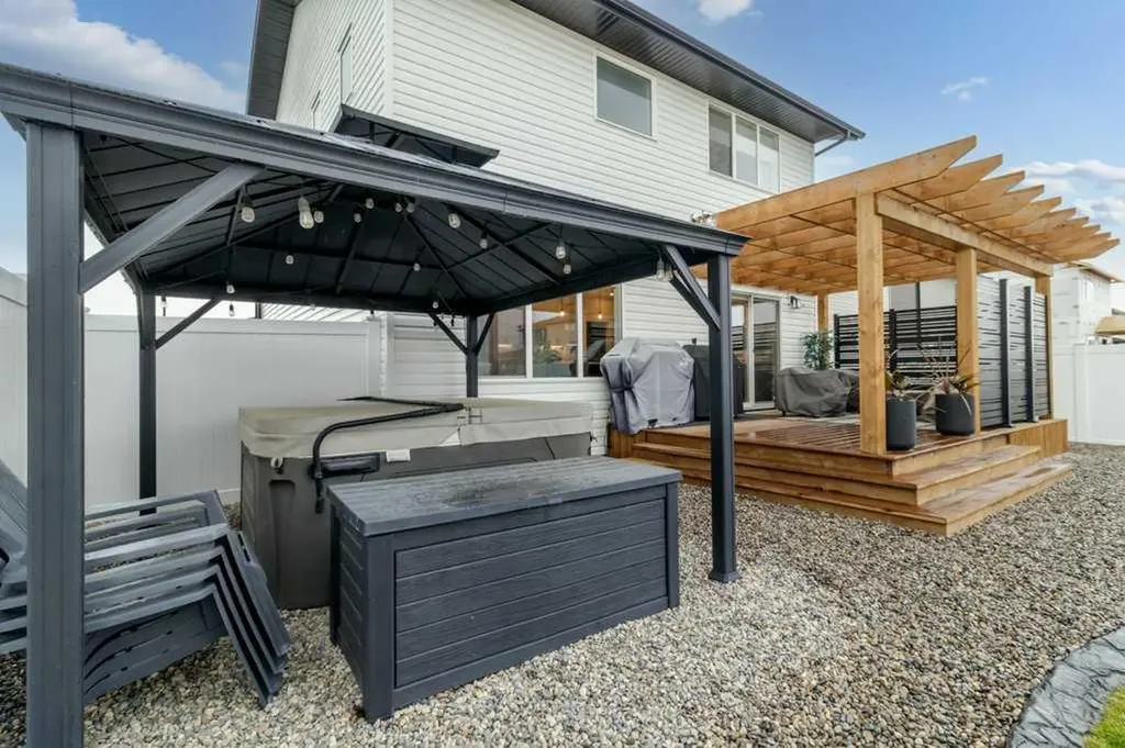 58 Bardwell Way Sylvan Lake AB T4S 0V4