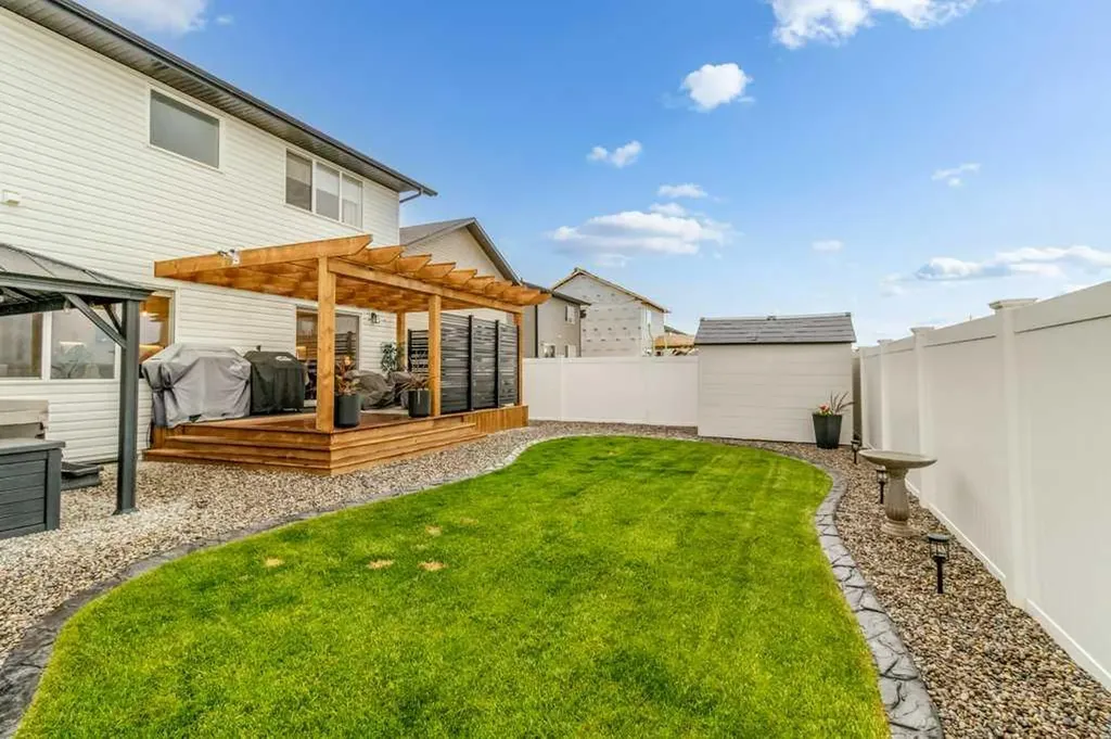 58 Bardwell Way Sylvan Lake AB T4S 0V4