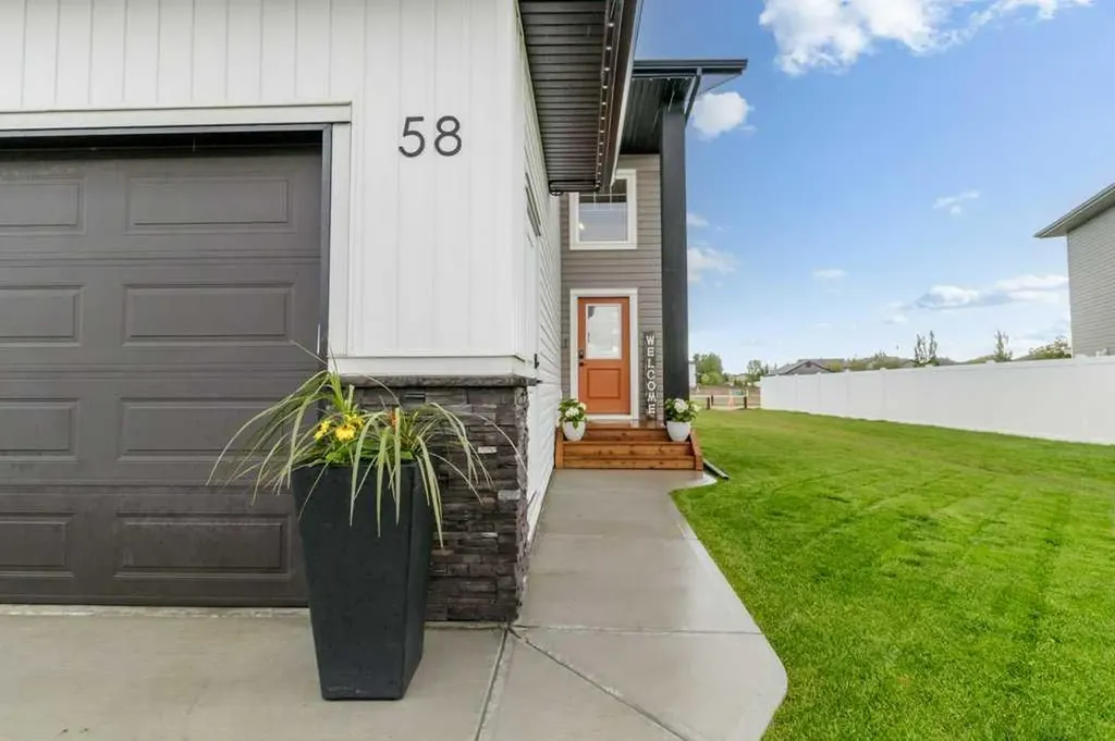 58 Bardwell Way Sylvan Lake AB T4S 0V4