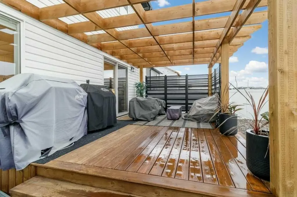 58 Bardwell Way Sylvan Lake AB T4S 0V4