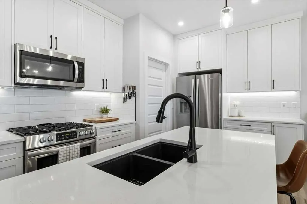 58 Bardwell Way Sylvan Lake AB T4S 0V4