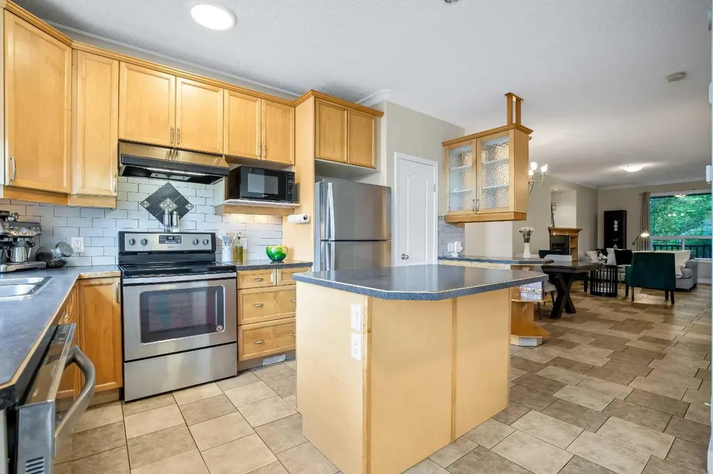 2705 11 Avenue SE Calgary AB T2A0E5