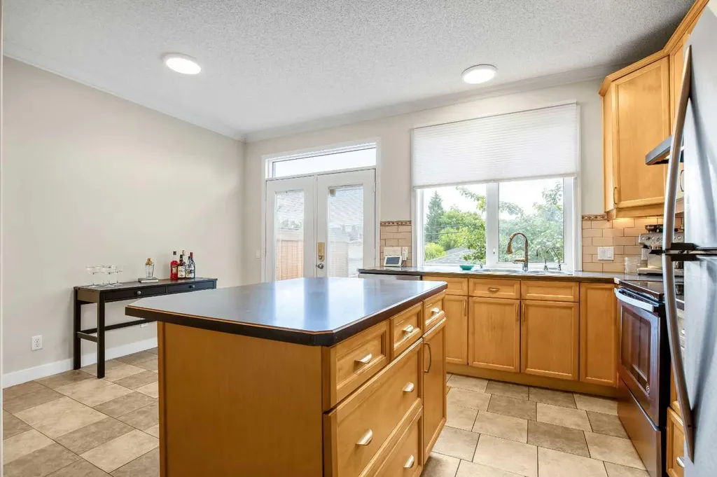 2705 11 Avenue SE Calgary AB T2A0E5