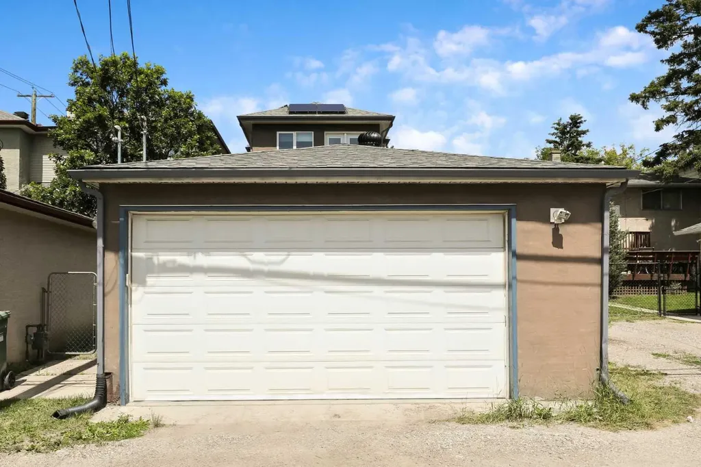 2705 11 Avenue SE Calgary AB T2A0E5