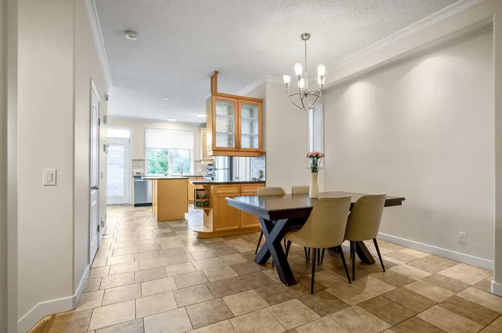 2705 11 Avenue SE Calgary AB T2A0E5