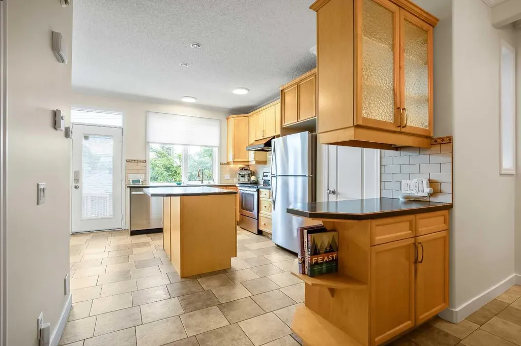 2705 11 Avenue SE Calgary AB T2A0E5