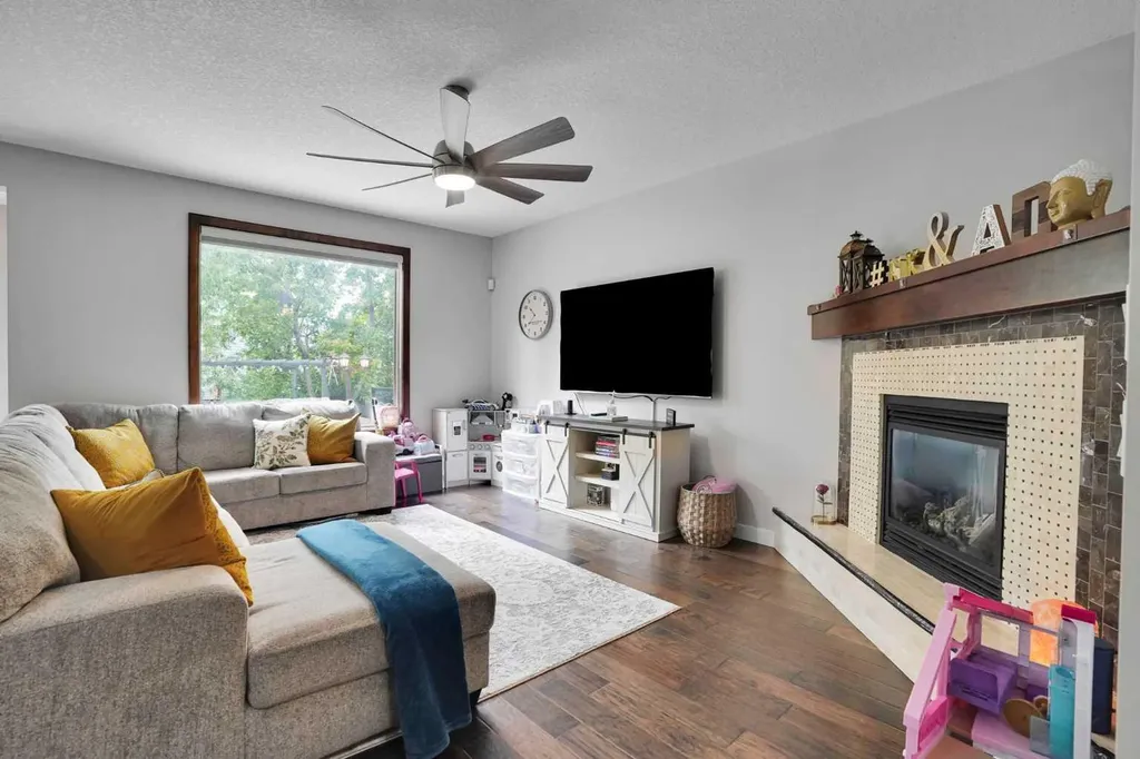 27 Brightoncrest Common SE Calgary AB T2Z 0N8