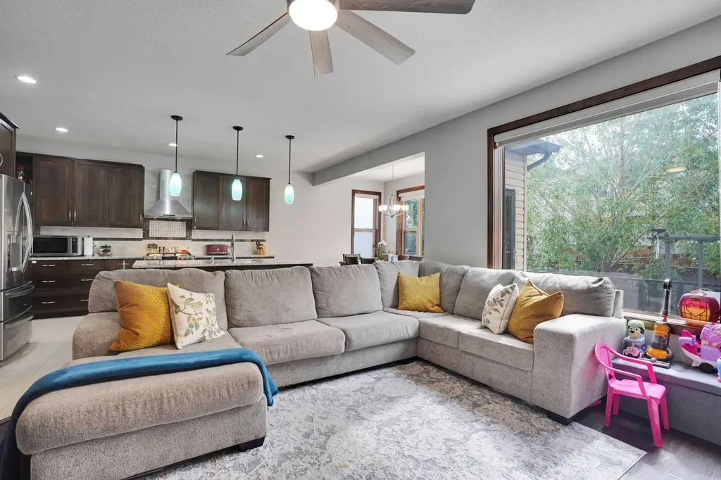 27 Brightoncrest Common SE Calgary AB T2Z 0N8