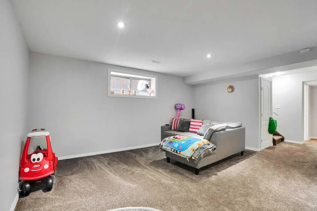 27 Brightoncrest Common SE Calgary AB T2Z 0N8