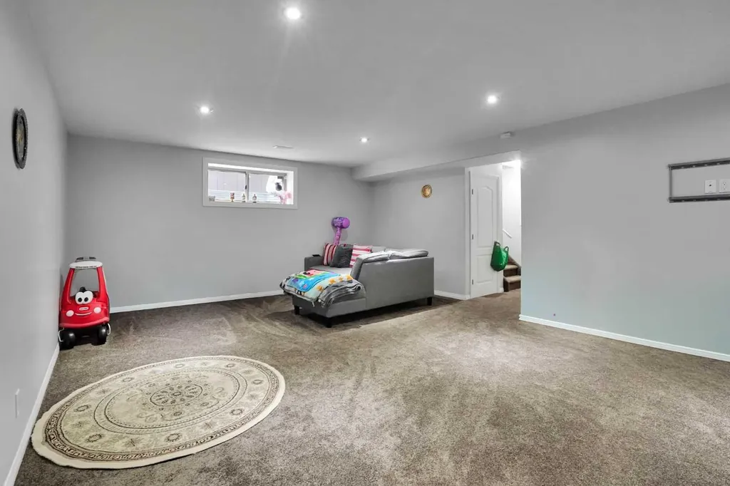 27 Brightoncrest Common SE Calgary AB T2Z 0N8