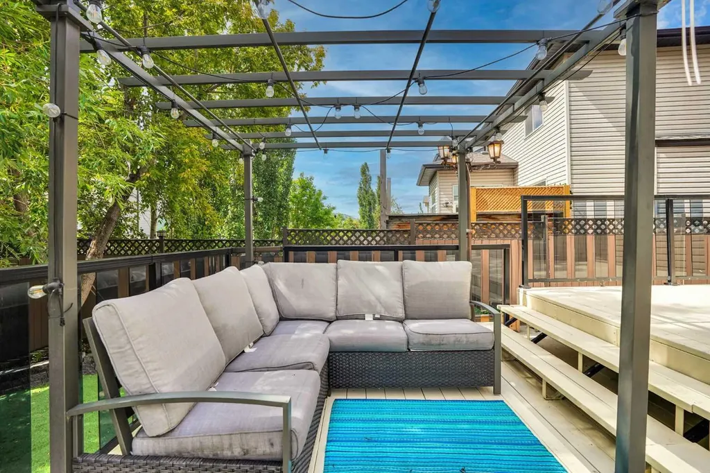 27 Brightoncrest Common SE Calgary AB T2Z 0N8