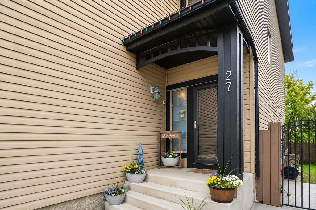 27 Brightoncrest Common SE Calgary AB T2Z 0N8