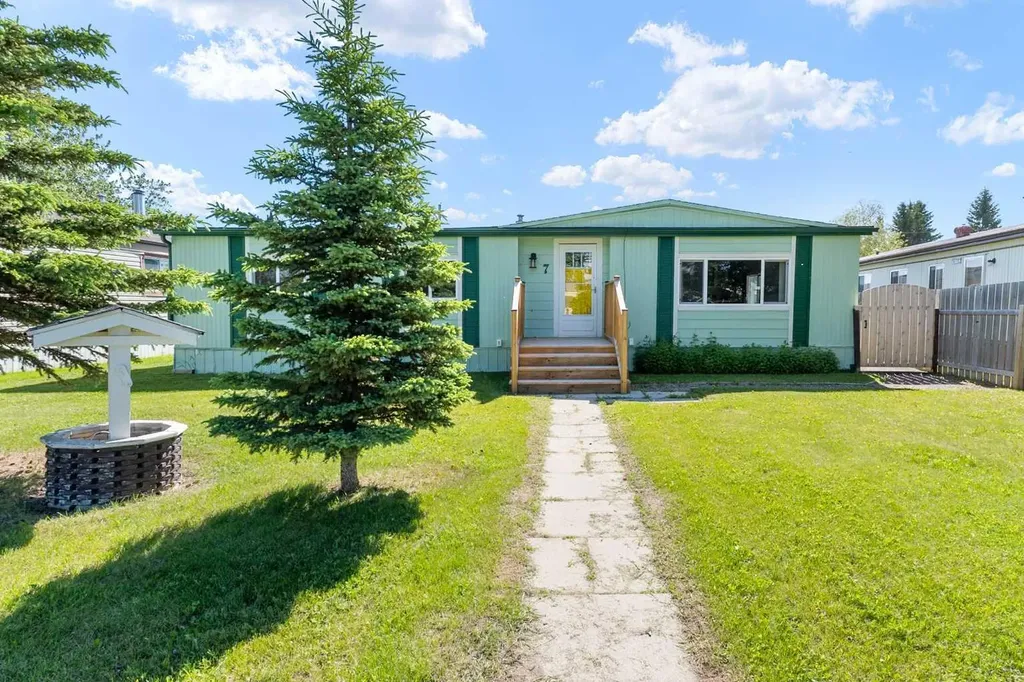7 Tamarack Crescent NW Sundre AB T0M 1X0