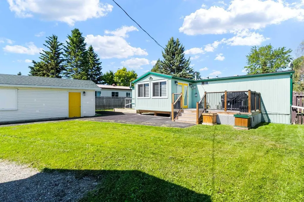 7 Tamarack Crescent NW Sundre AB T0M 1X0