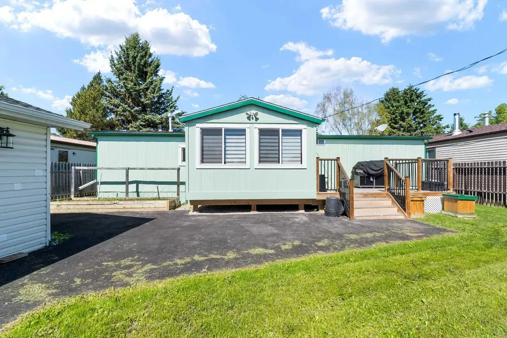 7 Tamarack Crescent NW Sundre AB T0M 1X0