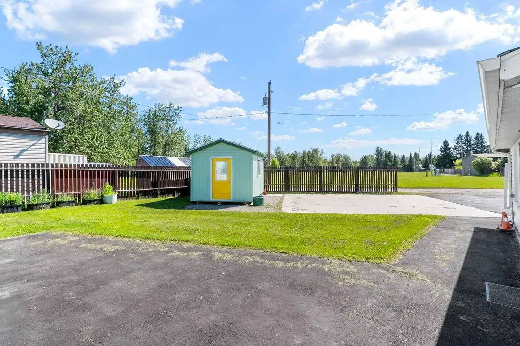 7 Tamarack Crescent NW Sundre AB T0M 1X0