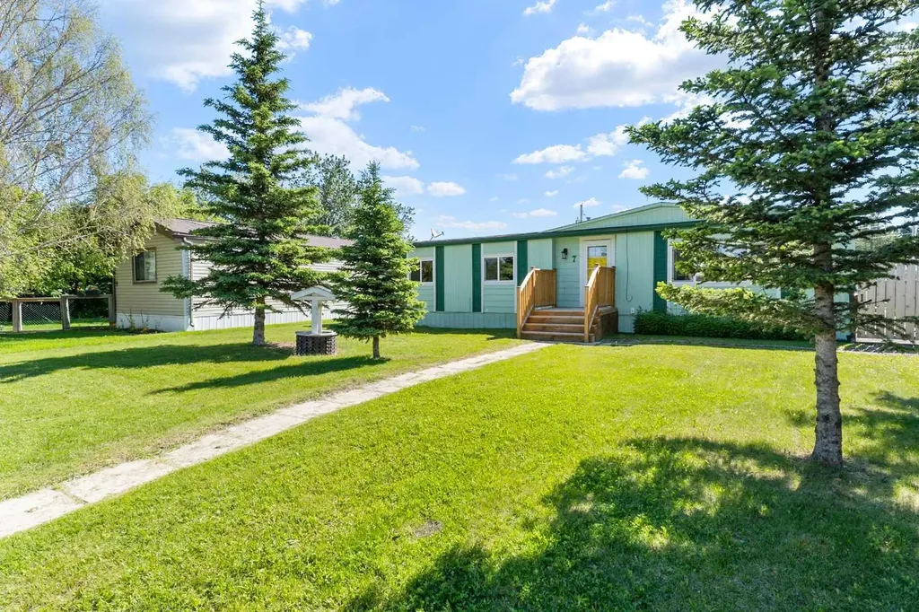 7 Tamarack Crescent NW Sundre AB T0M 1X0