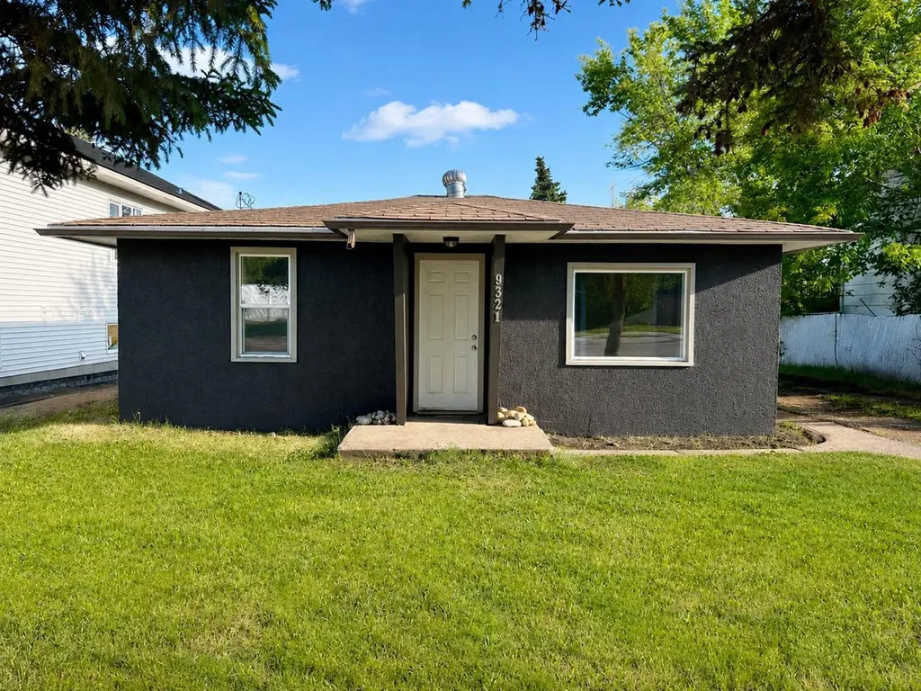 9321 104 Avenue Grande Prairie AB T8V 1C8