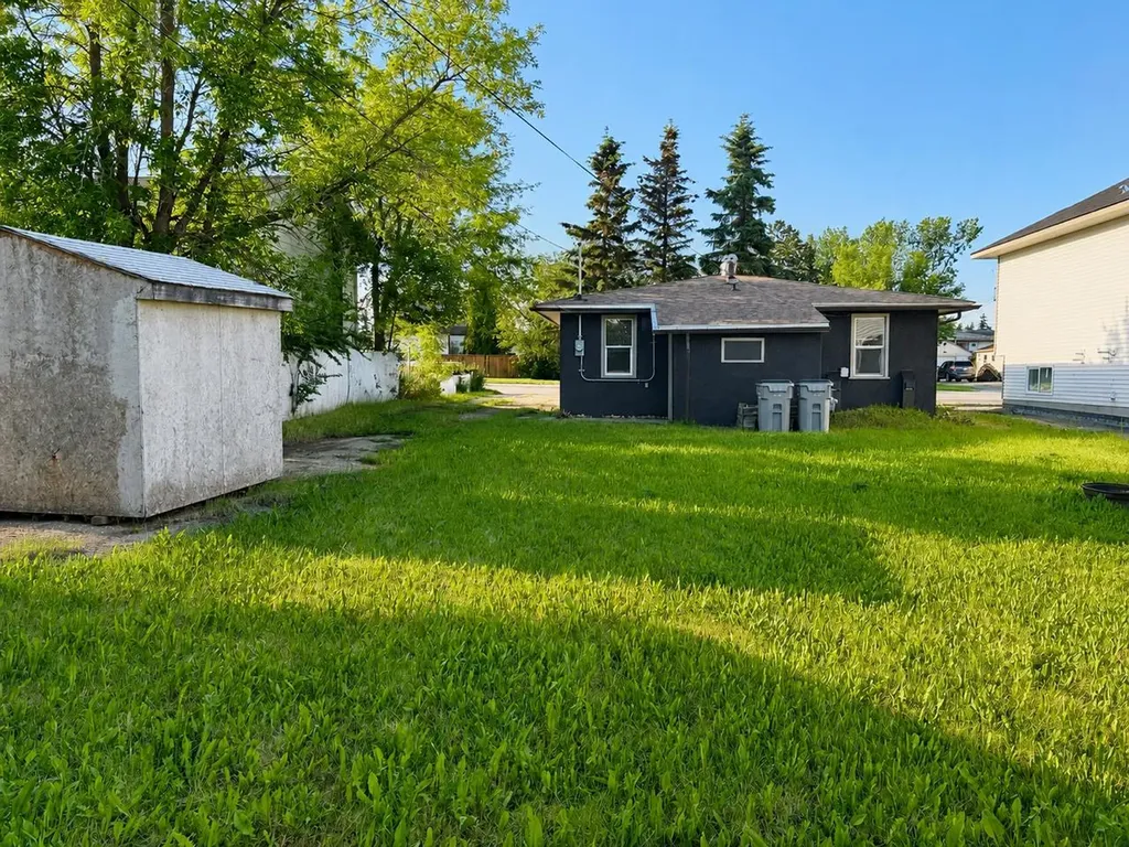 9321 104 Avenue Grande Prairie AB T8V 1C8