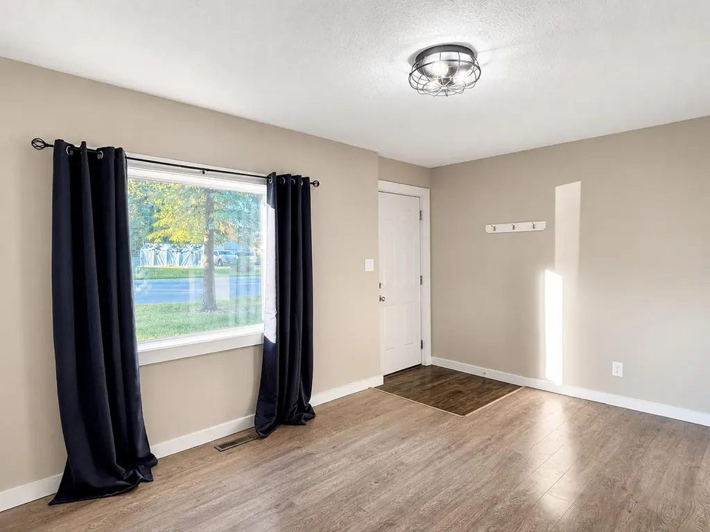 9321 104 Avenue Grande Prairie AB T8V 1C8
