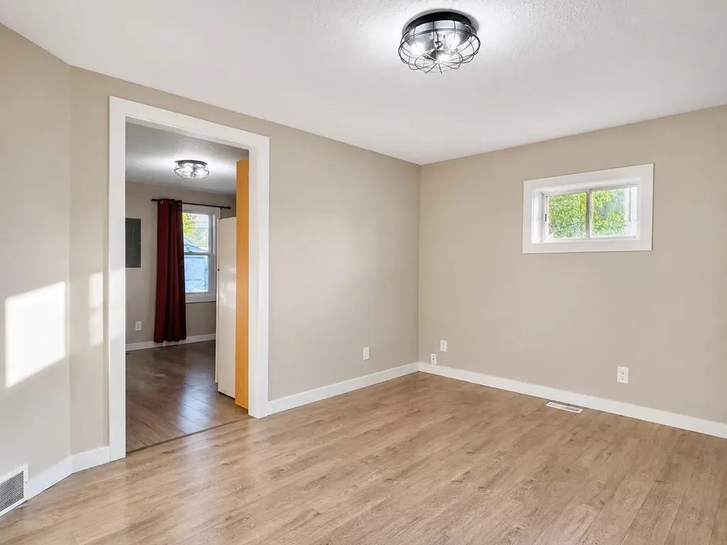 9321 104 Avenue Grande Prairie AB T8V 1C8