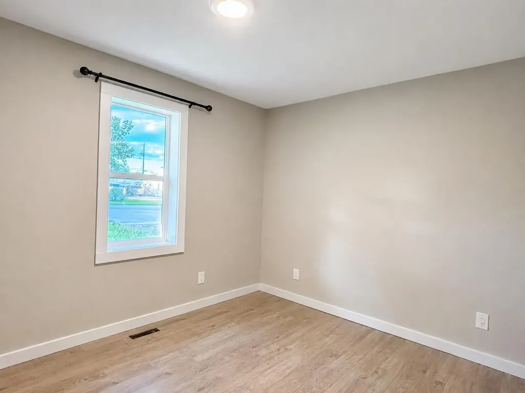 9321 104 Avenue Grande Prairie AB T8V 1C8