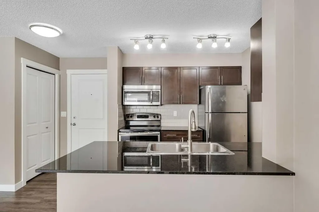 10 Kincora Glen Park NW Calgary AB T3R0C1