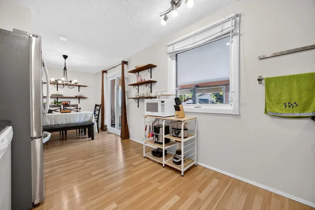 6417 26 Avenue NE Calgary AB T1Y 4H2