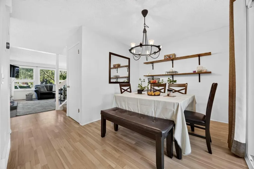 6417 26 Avenue NE Calgary AB T1Y 4H2