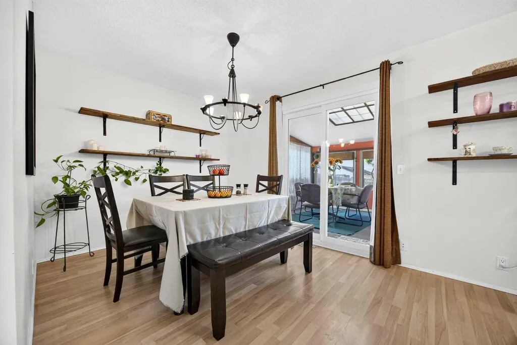 6417 26 Avenue NE Calgary AB T1Y 4H2