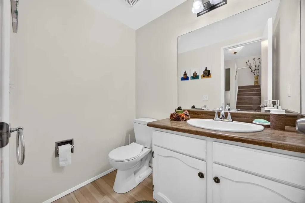 6417 26 Avenue NE Calgary AB T1Y 4H2