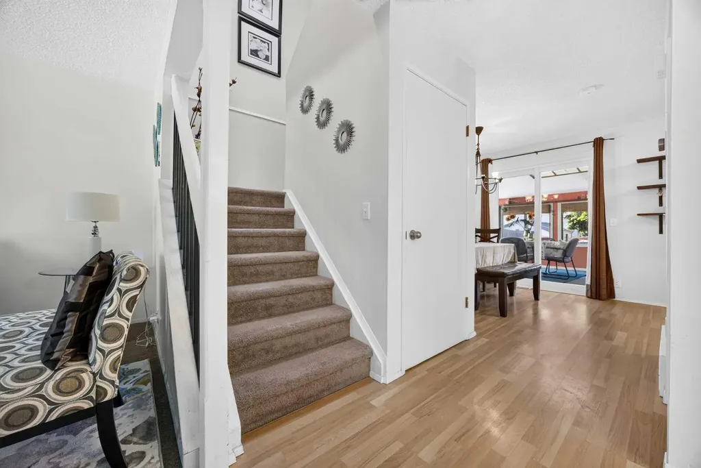 6417 26 Avenue NE Calgary AB T1Y 4H2