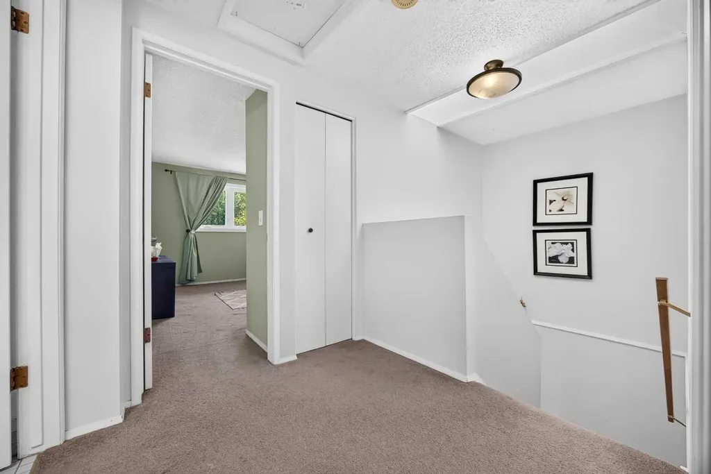 6417 26 Avenue NE Calgary AB T1Y 4H2