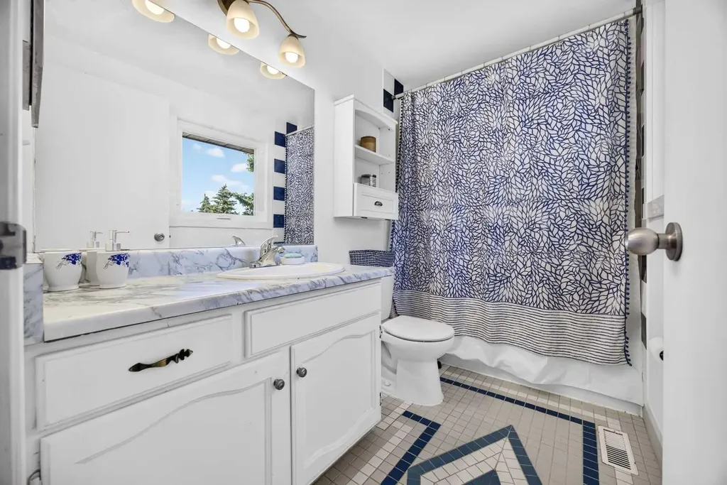 6417 26 Avenue NE Calgary AB T1Y 4H2
