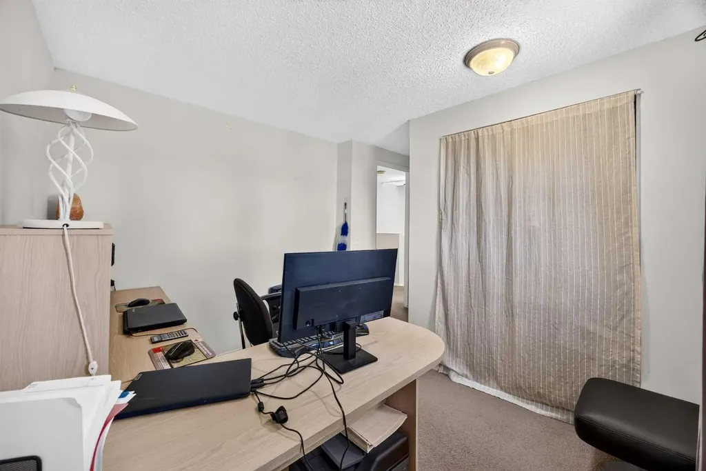6417 26 Avenue NE Calgary AB T1Y 4H2