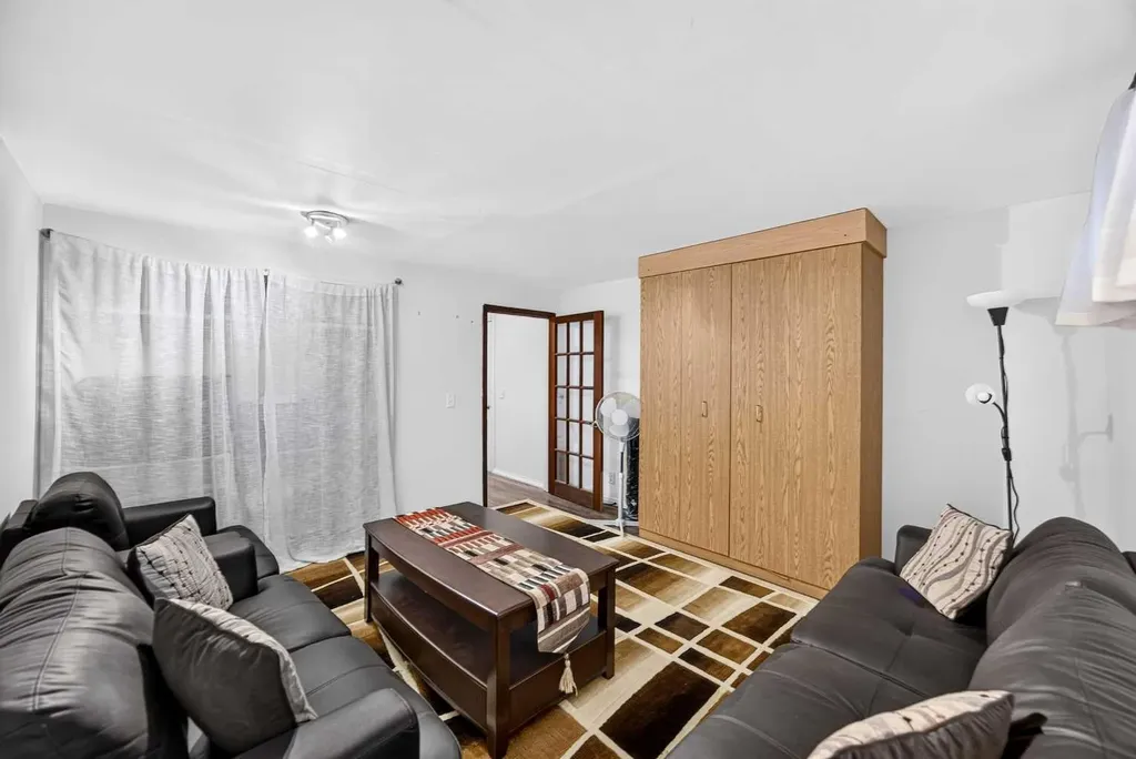 6417 26 Avenue NE Calgary AB T1Y 4H2