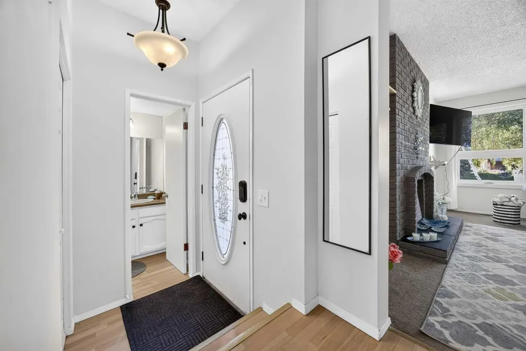 6417 26 Avenue NE Calgary AB T1Y 4H2