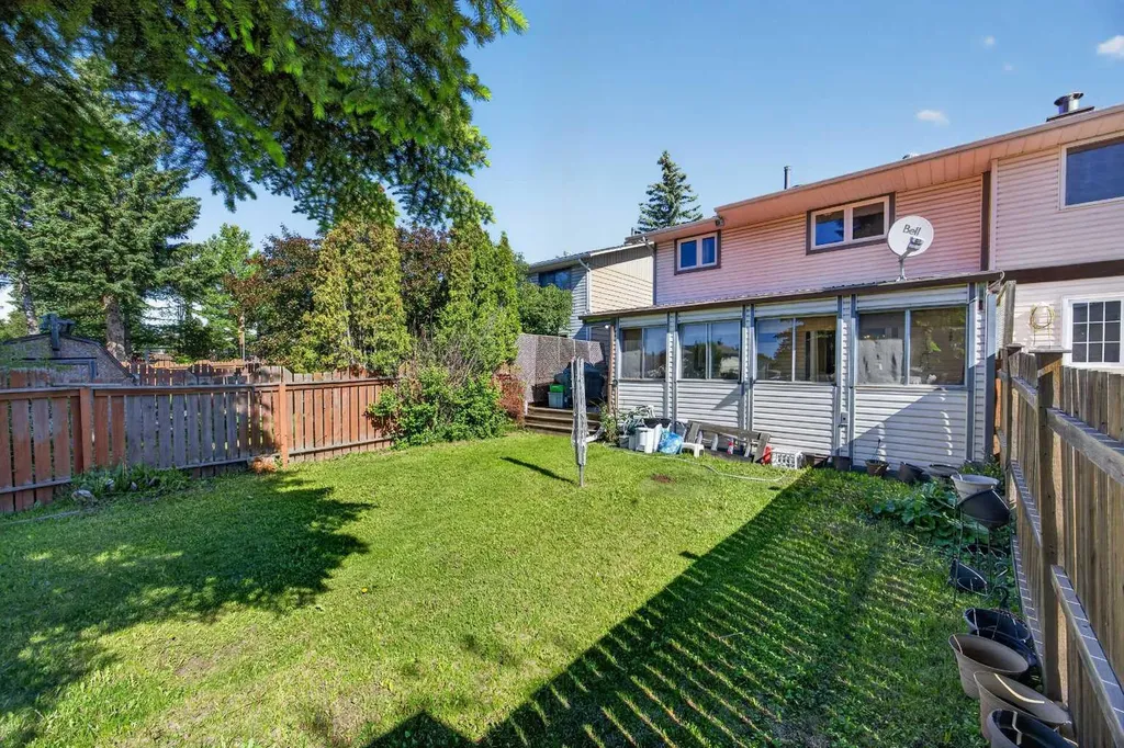 6417 26 Avenue NE Calgary AB T1Y 4H2