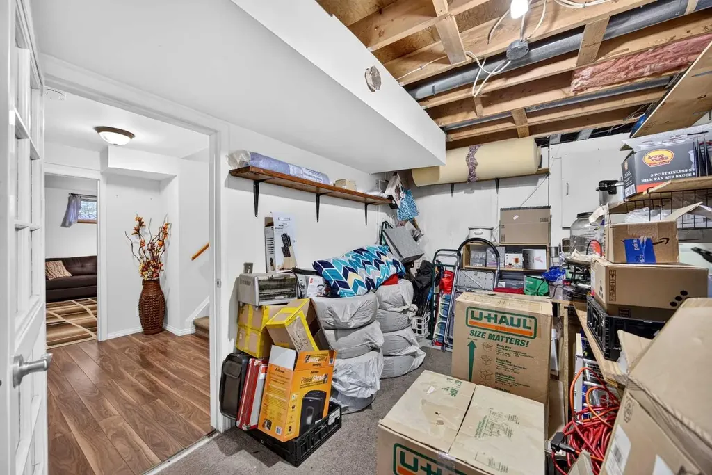 6417 26 Avenue NE Calgary AB T1Y 4H2