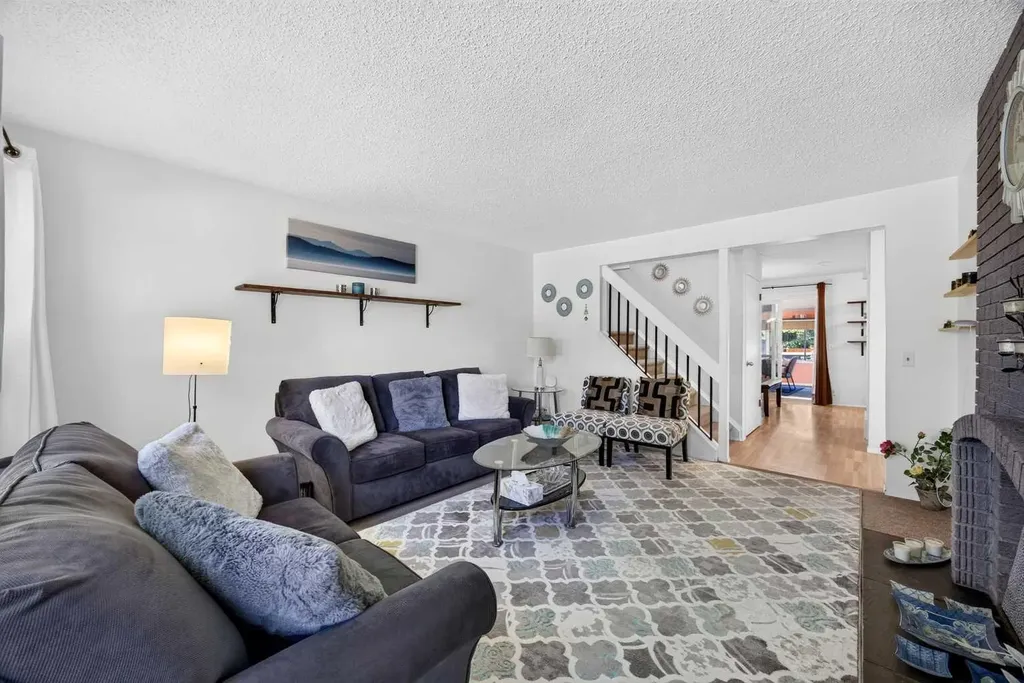 6417 26 Avenue NE Calgary AB T1Y 4H2