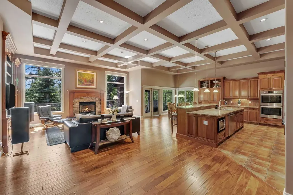 15 Discovery Valley Cove SW Calgary AB T3H 5H3
