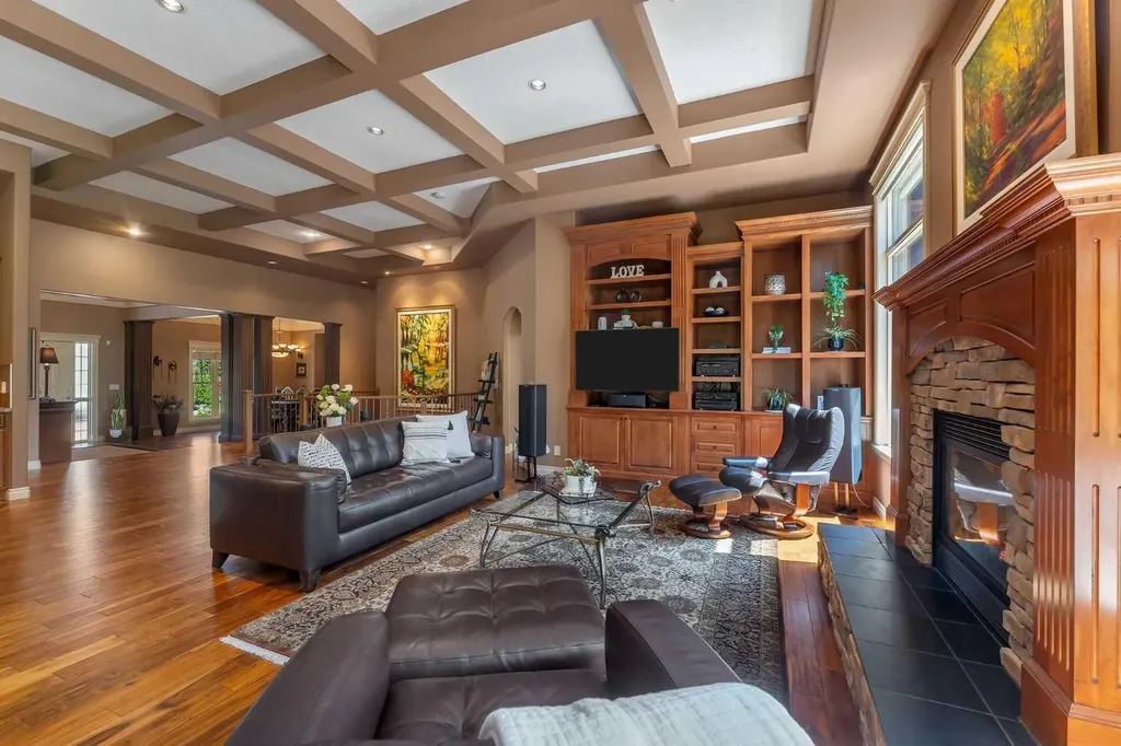 15 Discovery Valley Cove SW Calgary AB T3H 5H3